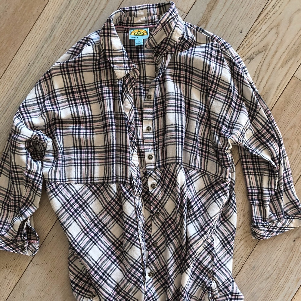 C&C California High Low Plaid Button up